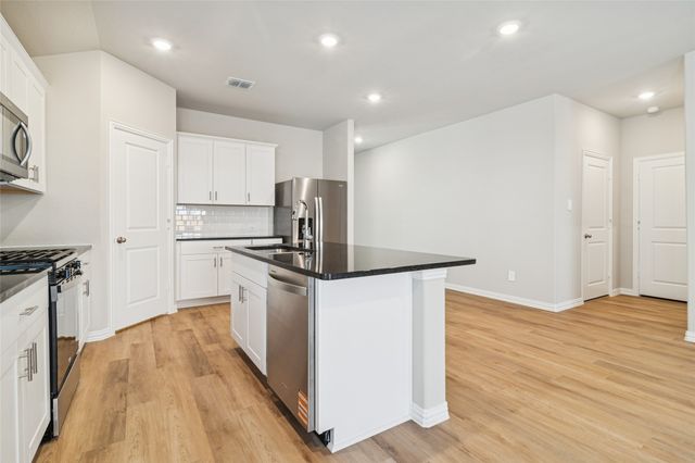 802 Edgehurst Dr, Mckinney, TX 75071