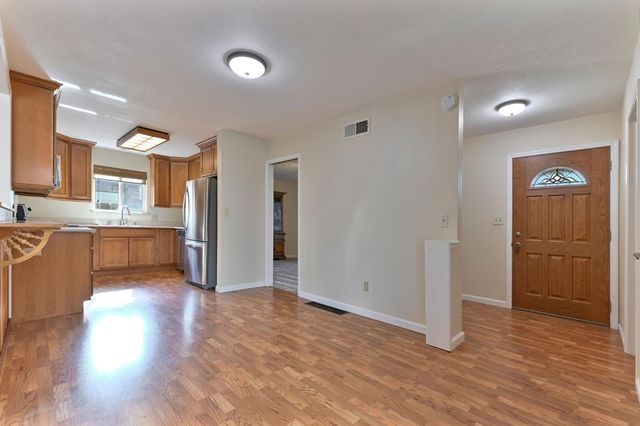 1208 Ojai Ln, Modesto, CA 95355