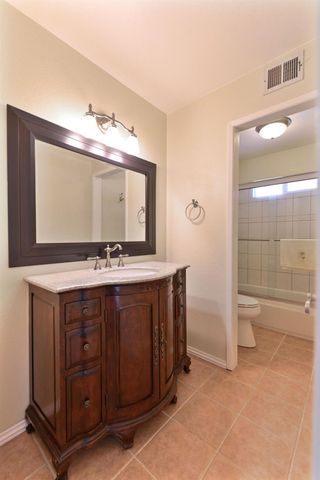 1208 Ojai Ln, Modesto, CA 95355