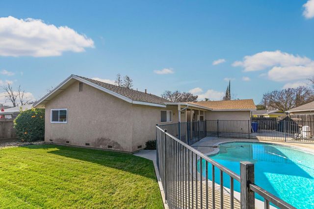 1208 Ojai Ln, Modesto, CA 95355