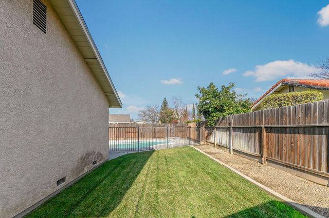 1208 Ojai Ln, Modesto, CA 95355