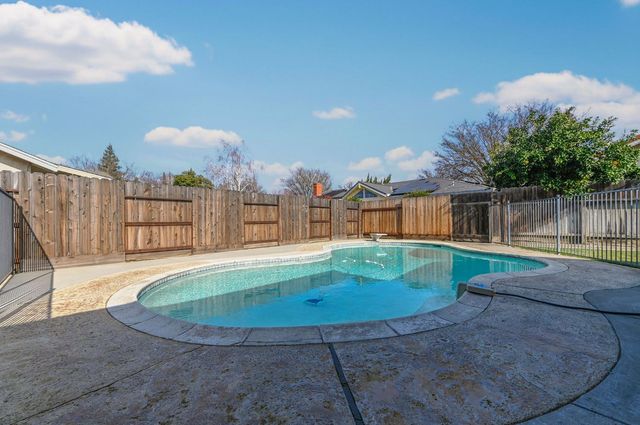 1208 Ojai Ln, Modesto, CA 95355