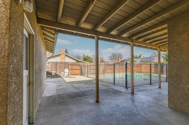 1208 Ojai Ln, Modesto, CA 95355