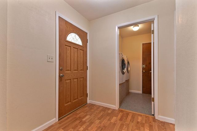 1208 Ojai Ln, Modesto, CA 95355