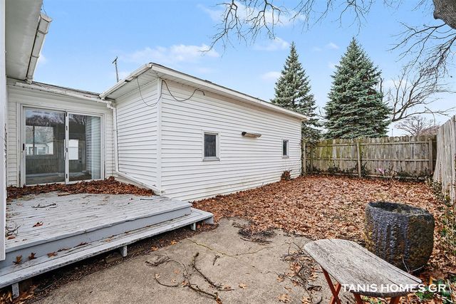 3691 Oriole Avenue, Wyoming, MI 49509