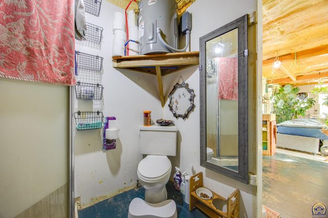 5926 SE 101st St, Berryton, KS 66409
