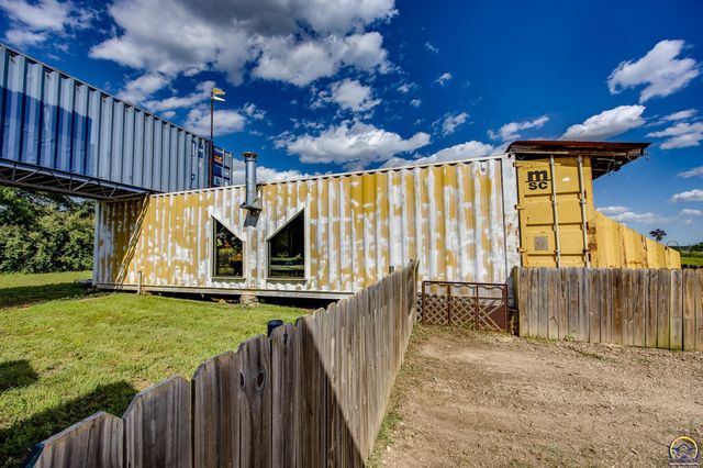 5926 SE 101st St, Berryton, KS 66409