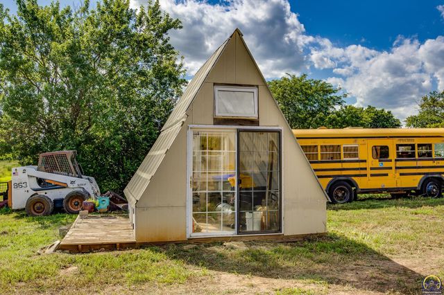 5926 SE 101st St, Berryton, KS 66409