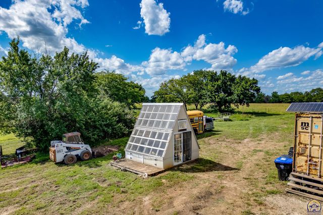 5926 SE 101st St, Berryton, KS 66409