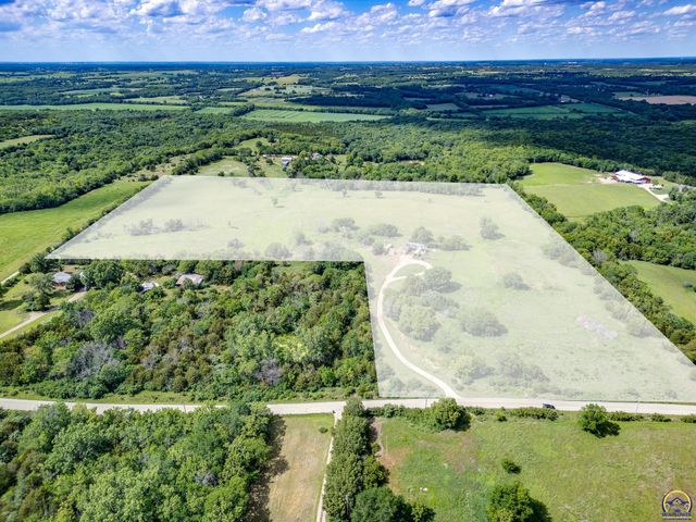 5926 SE 101st St, Berryton, KS 66409