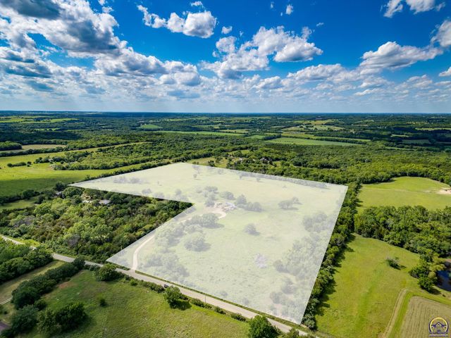 5926 SE 101st St, Berryton, KS 66409