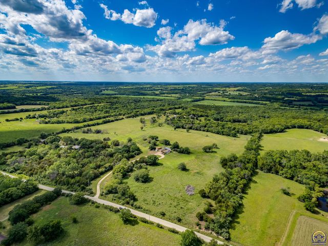 5926 SE 101st St, Berryton, KS 66409