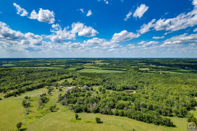 5926 SE 101st St, Berryton, KS 66409