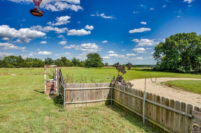 5926 SE 101st St, Berryton, KS 66409
