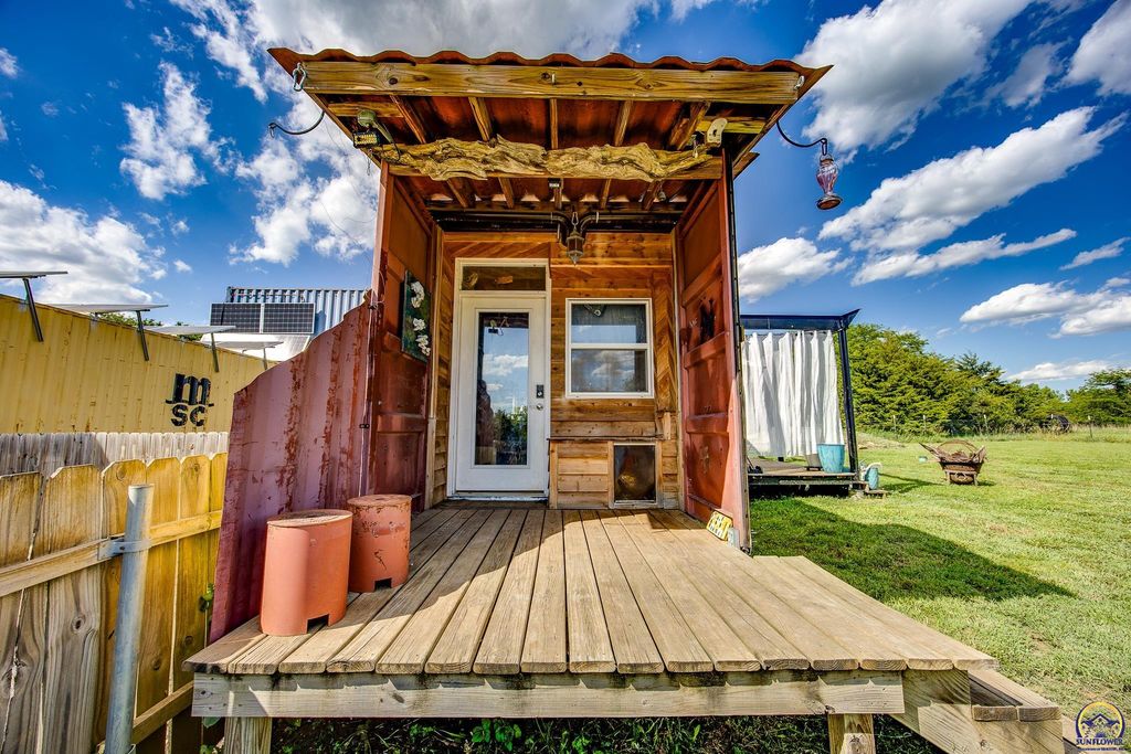 5926 SE 101st St, Berryton, KS 66409