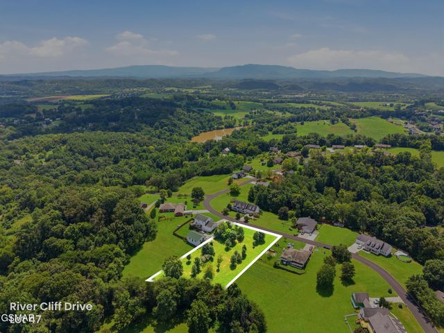 47 River Cliff Drive, Kodak, TN 37764