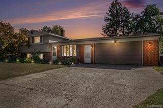 5807 Shetland Way, Waterford Charter Township, MI 48327