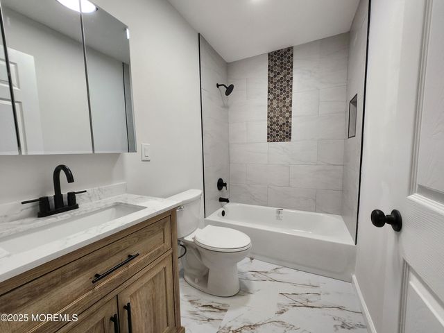 18 Garrison Drive, Tinton Falls, NJ 07753