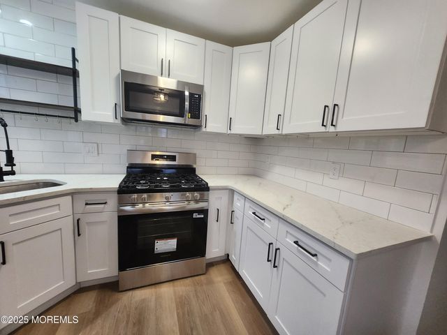 18 Garrison Drive, Tinton Falls, NJ 07753