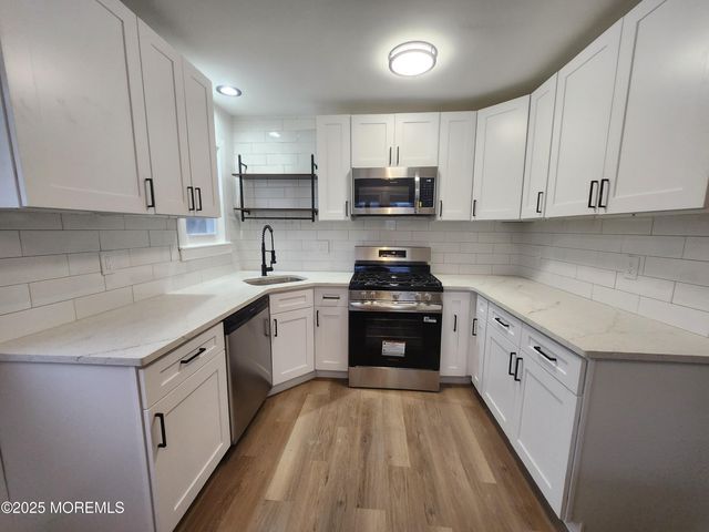 18 Garrison Drive, Tinton Falls, NJ 07753