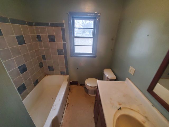 230 Myra Place, Clinton, IA 52732