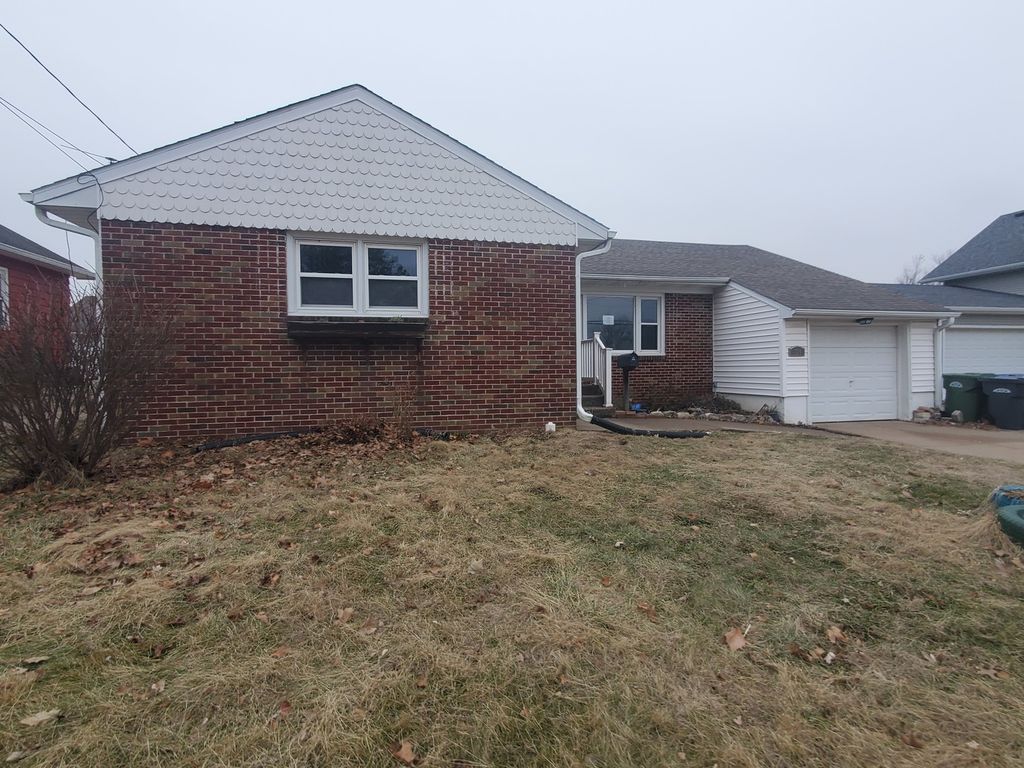 230 Myra Place, Clinton, IA 52732