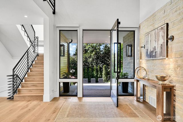 5632 NE 55th Street, Seattle, WA 98105