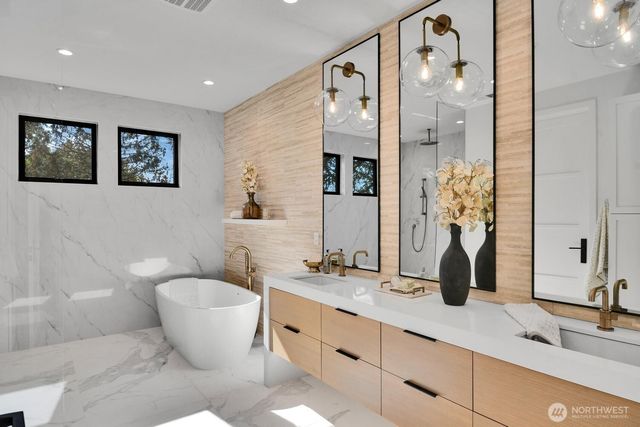 5632 NE 55th Street, Seattle, WA 98105