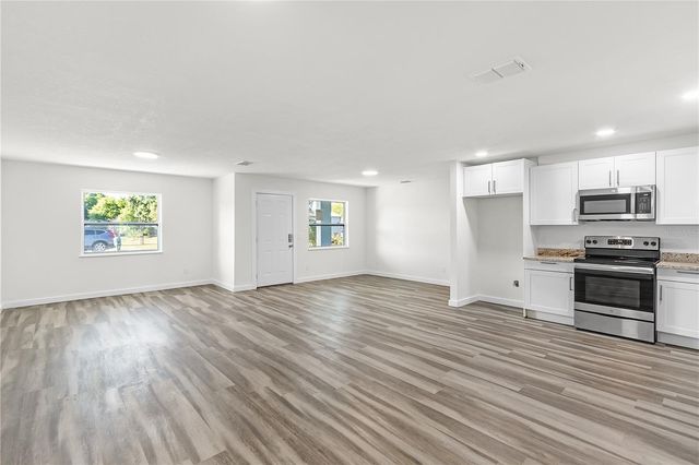 426 BASCOM COURT, Polk City, FL 33868