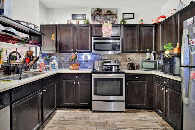 560 SE 33rd Ter, Homestead, FL 33033