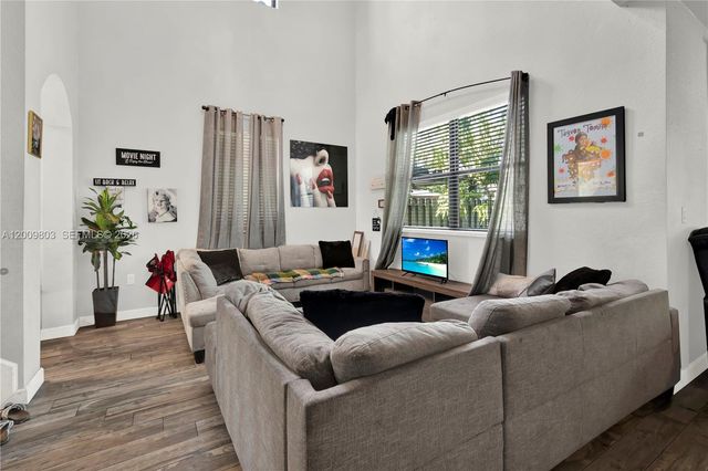560 SE 33rd Ter, Homestead, FL 33033