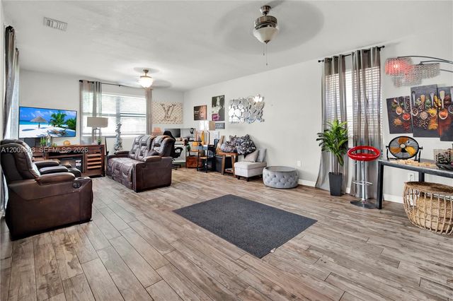 560 SE 33rd Ter, Homestead, FL 33033