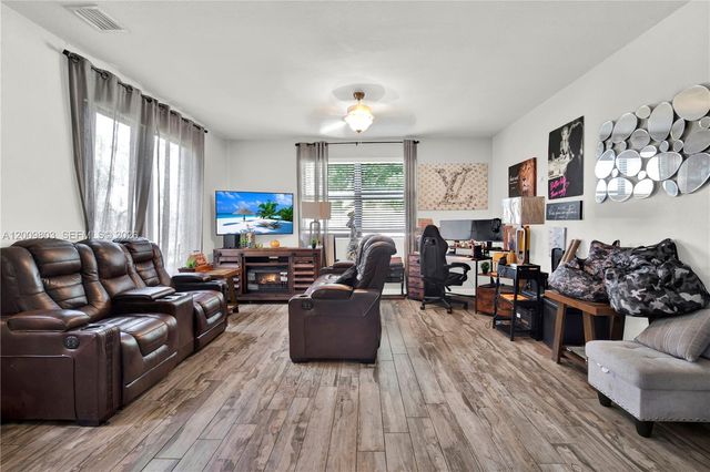 560 SE 33rd Ter, Homestead, FL 33033
