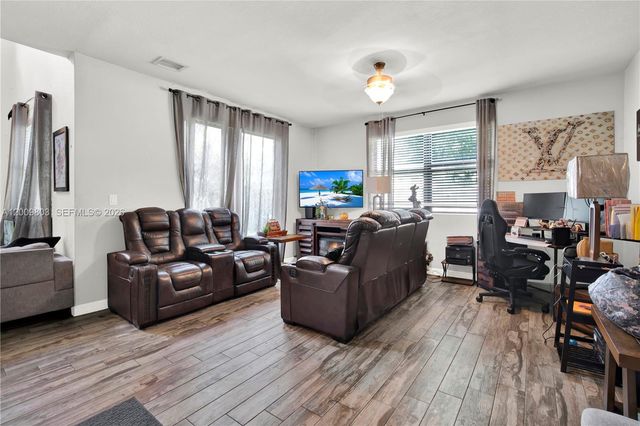 560 SE 33rd Ter, Homestead, FL 33033