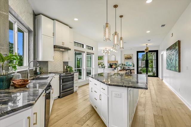 621 Peterson LN, Lakeway, TX 78734