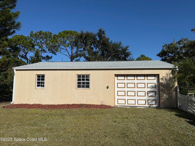 649 Waterside Road SE, Palm Bay, FL 32909