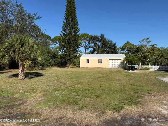649 Waterside Road SE, Palm Bay, FL 32909