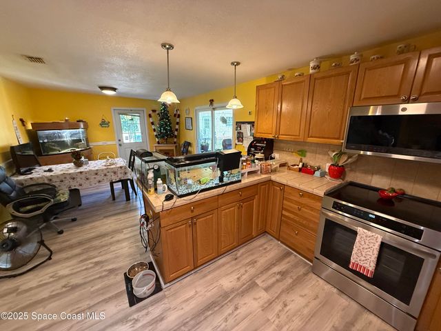 649 Waterside Road SE, Palm Bay, FL 32909