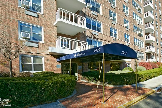3935 Blackstone Ave Apt 8B, New York City, NY 10471