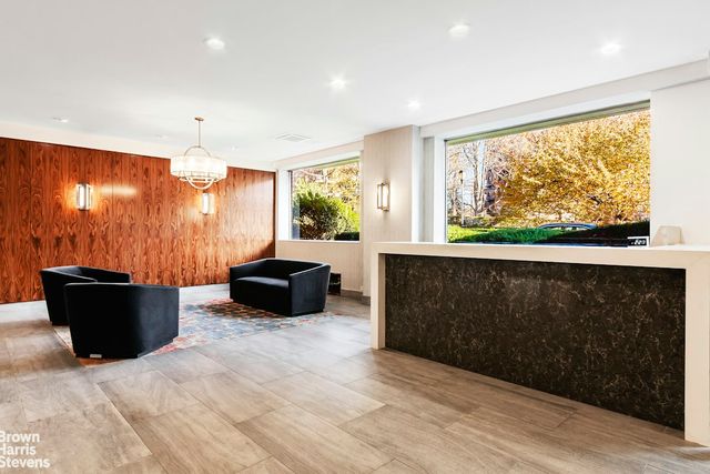 3935 Blackstone Ave Apt 8B, New York City, NY 10471