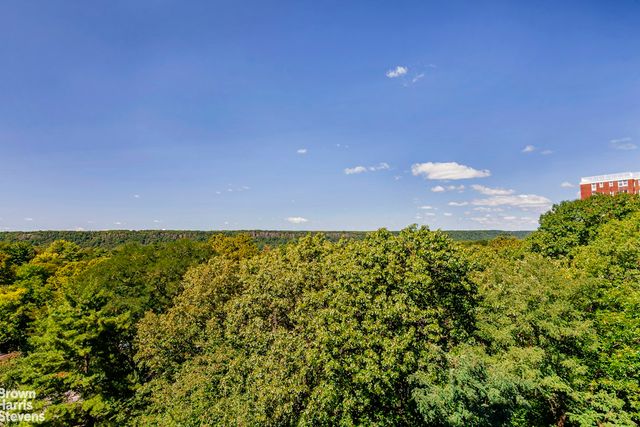 3935 Blackstone Ave Apt 8B, New York City, NY 10471