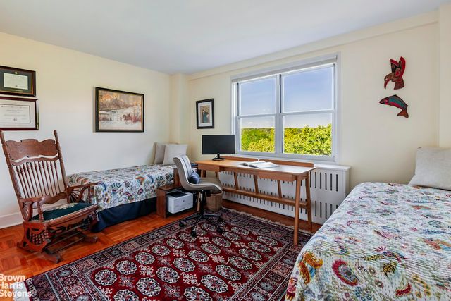 3935 Blackstone Ave Apt 8B, New York City, NY 10471