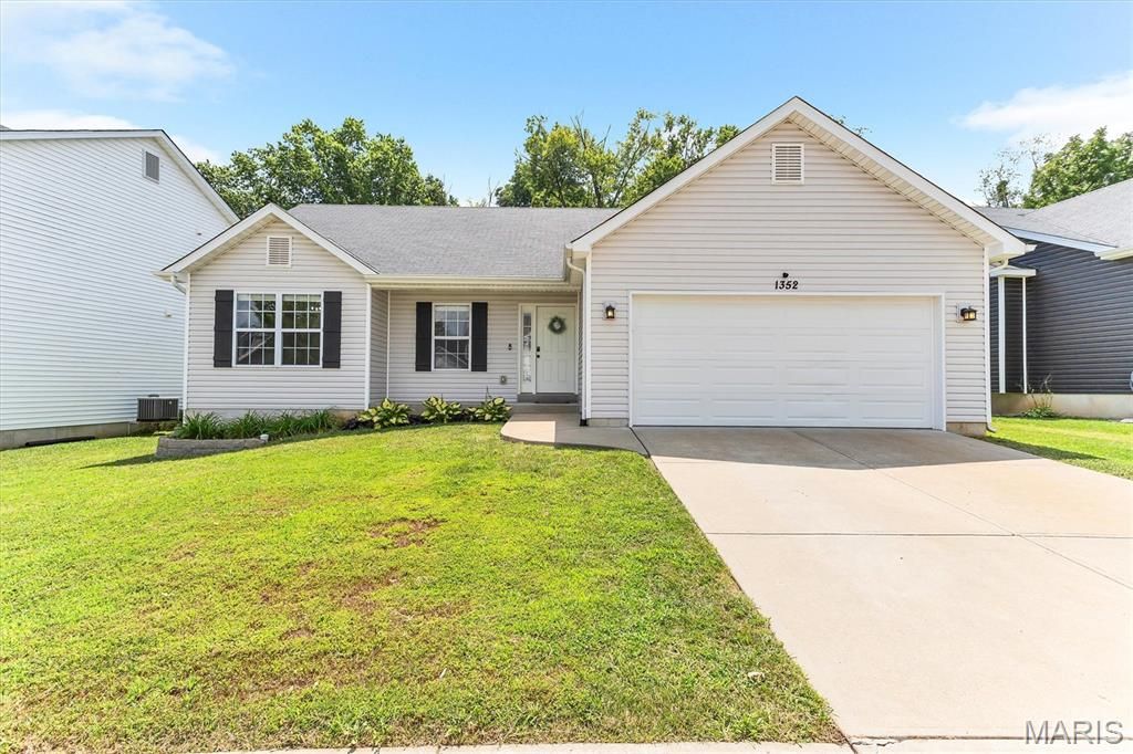 1352 Grey Wolf Drive, Imperial, MO 63052