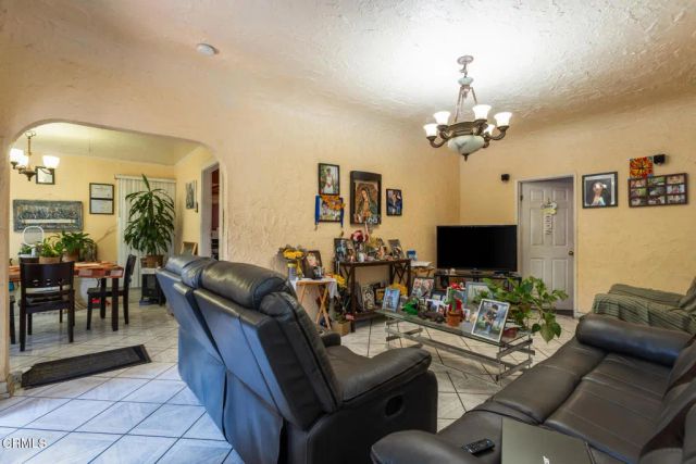 6137 Annan Way, Los Angeles, CA 90042