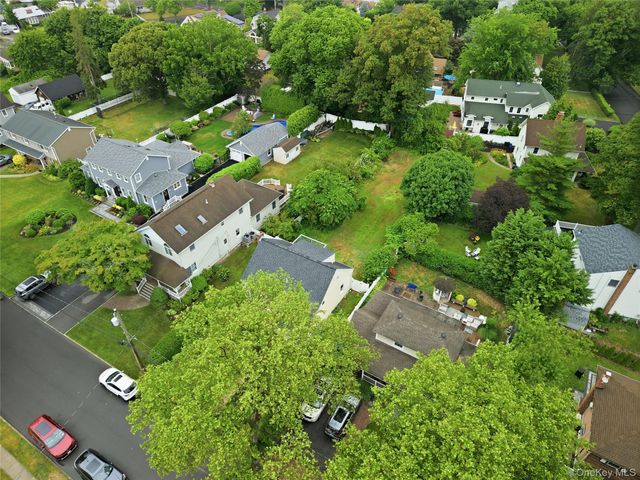 17A Riverside Street, Amityville, NY 11701