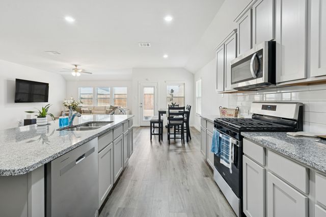 9721 Tinsley Street, Aubrey, TX 76227