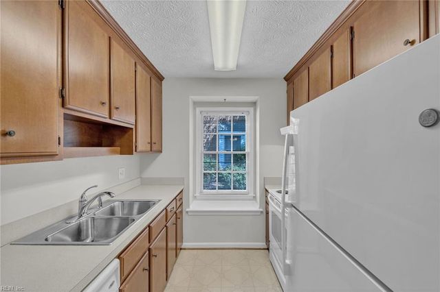 106 Englewood DR, Yorktown, VA 23692
