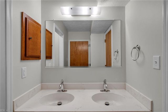 106 Englewood DR, Yorktown, VA 23692