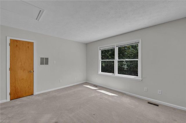106 Englewood DR, Yorktown, VA 23692