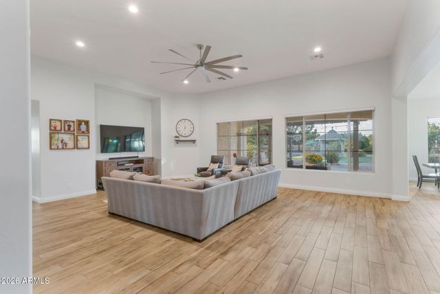 2972 E FRUITVALE Avenue, Gilbert, AZ 85297